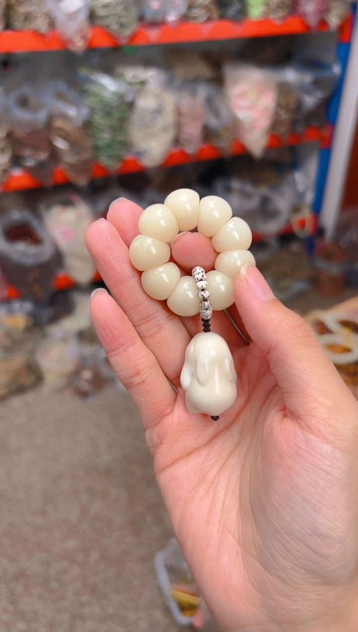 吊坠菩提根/象牙果荔枝栋手捻  白色兔