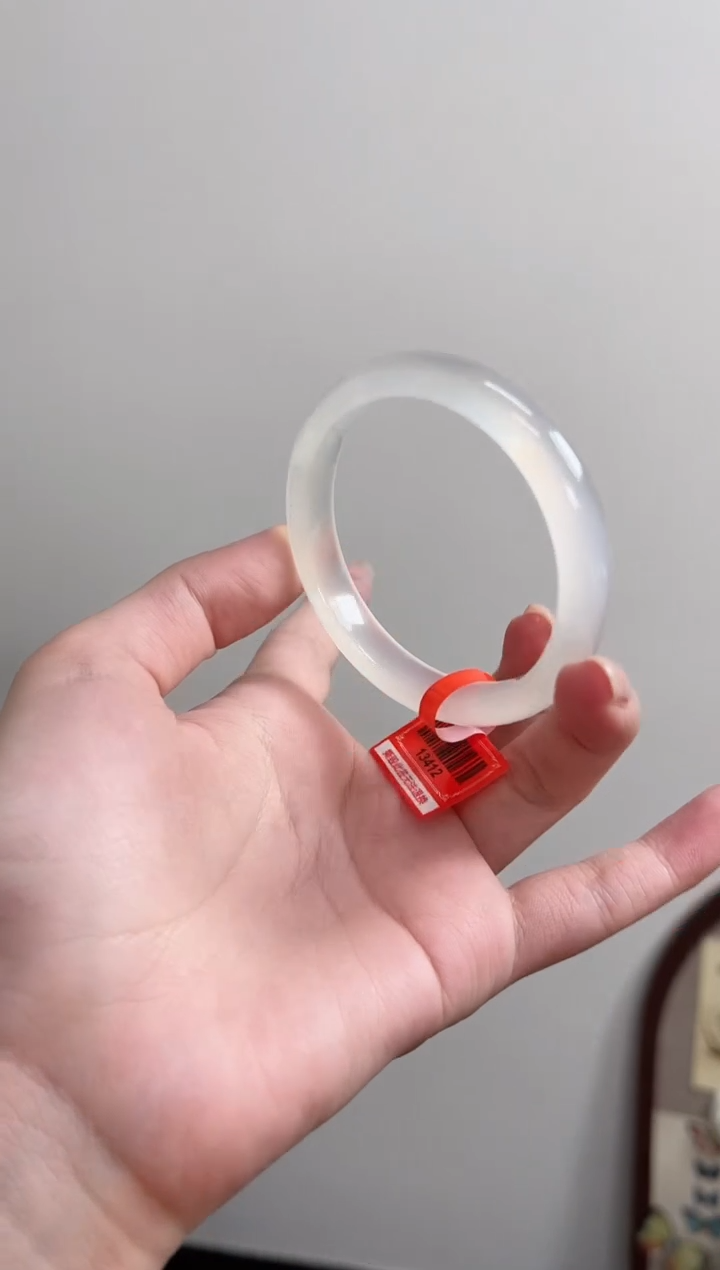 玛瑙/玉髓手镯未镶嵌55-56圈 需要包容