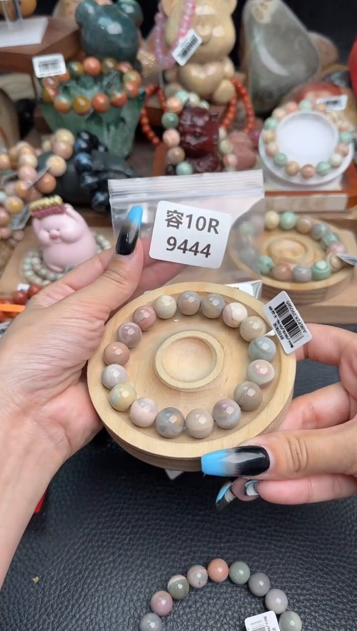 【闪购商品】石英质玉未镶嵌手链10R9444