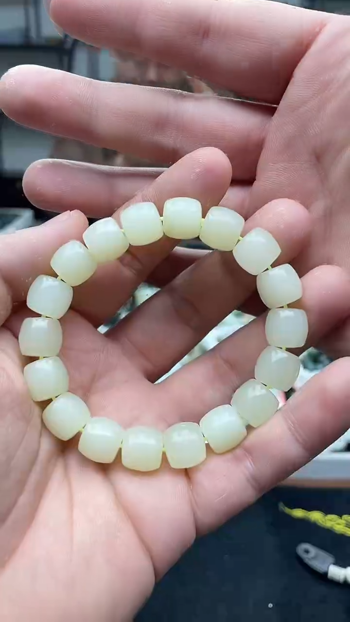 未镶嵌手串和田玉新疆若羌黄口12有瑕疵...介意勿拍