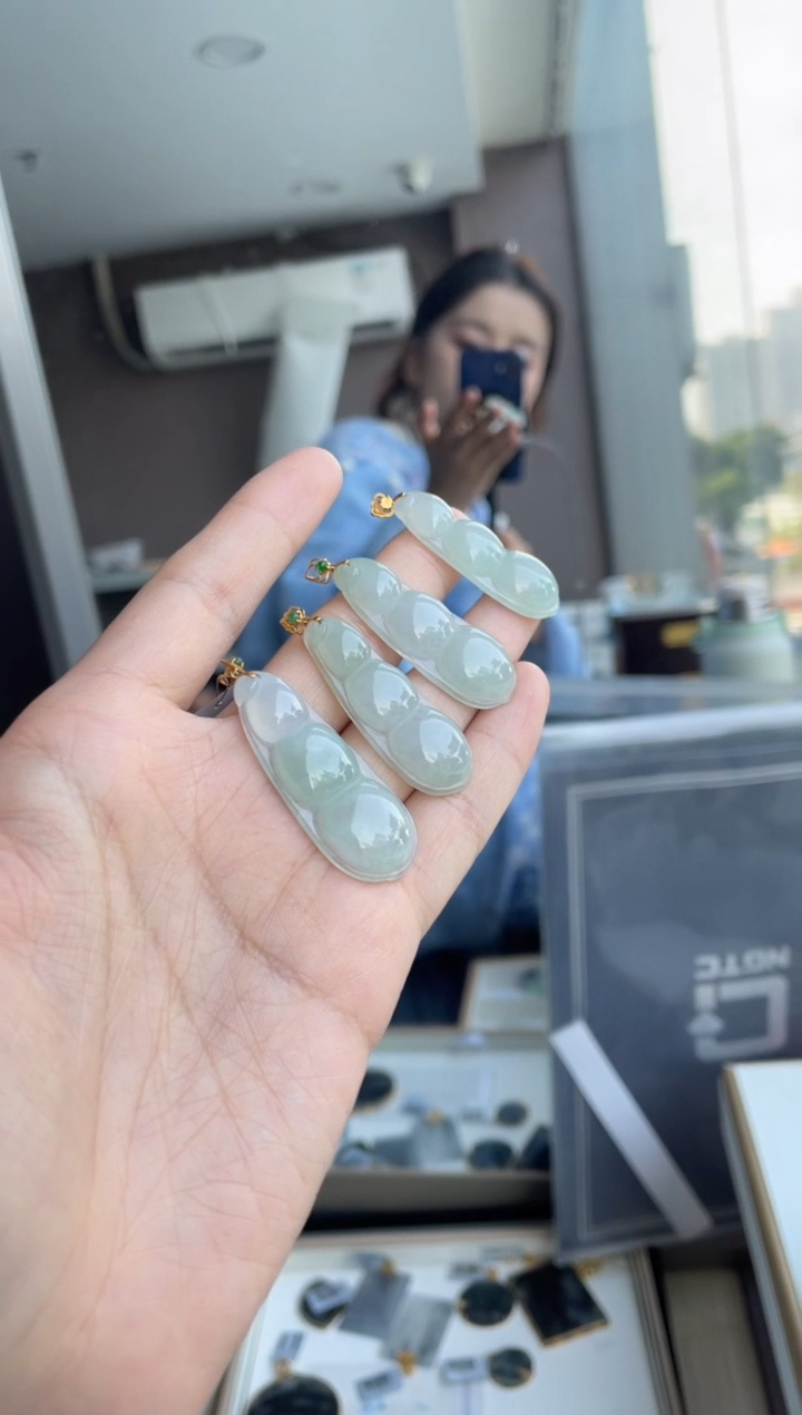 吊坠(不含链)18K金镶嵌翡翠天然缅甸A货翡翠多样性发其一