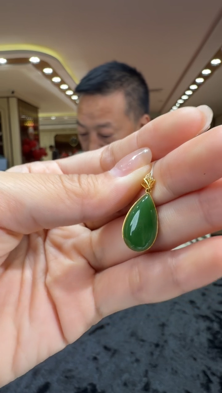 和田玉18K金镶嵌颈饰挂件