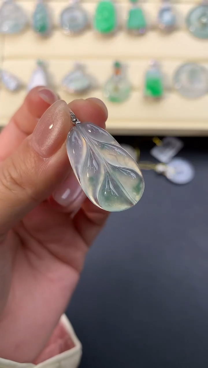 【闪购商品】翡翠颈饰18K金镶嵌D776     