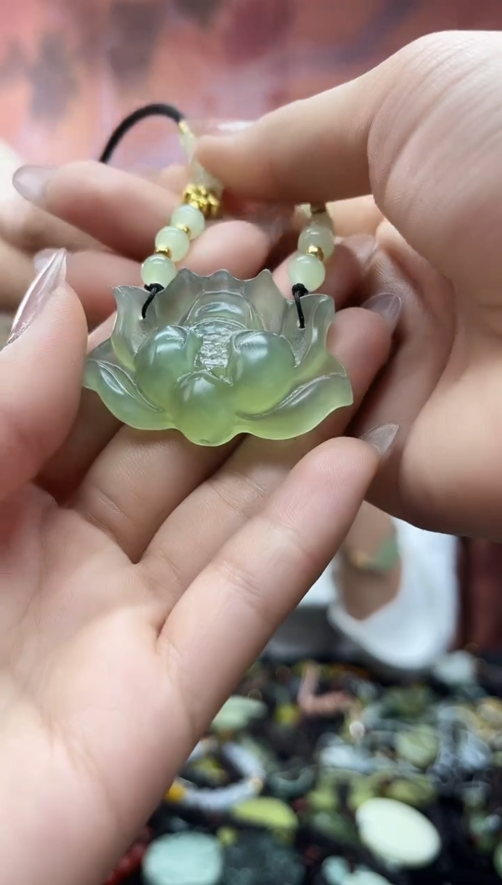 未镶嵌岫玉吊坠`