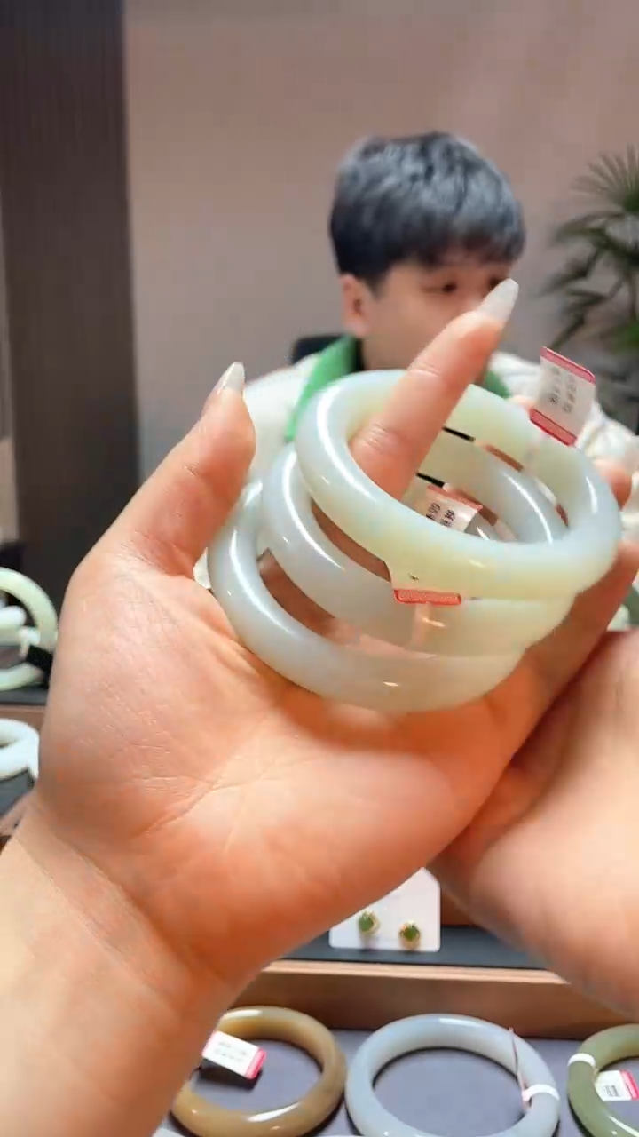 【闪购商品】和田玉手镯未镶嵌白玉56-59多样性发一