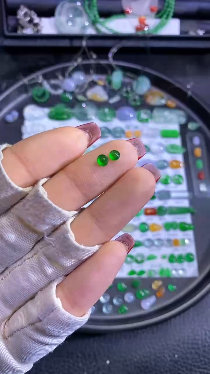 未镶嵌挂件翡翠蛋面