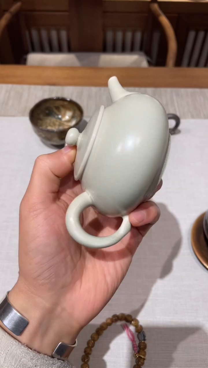 壶怀***?荣器青雾含露壶