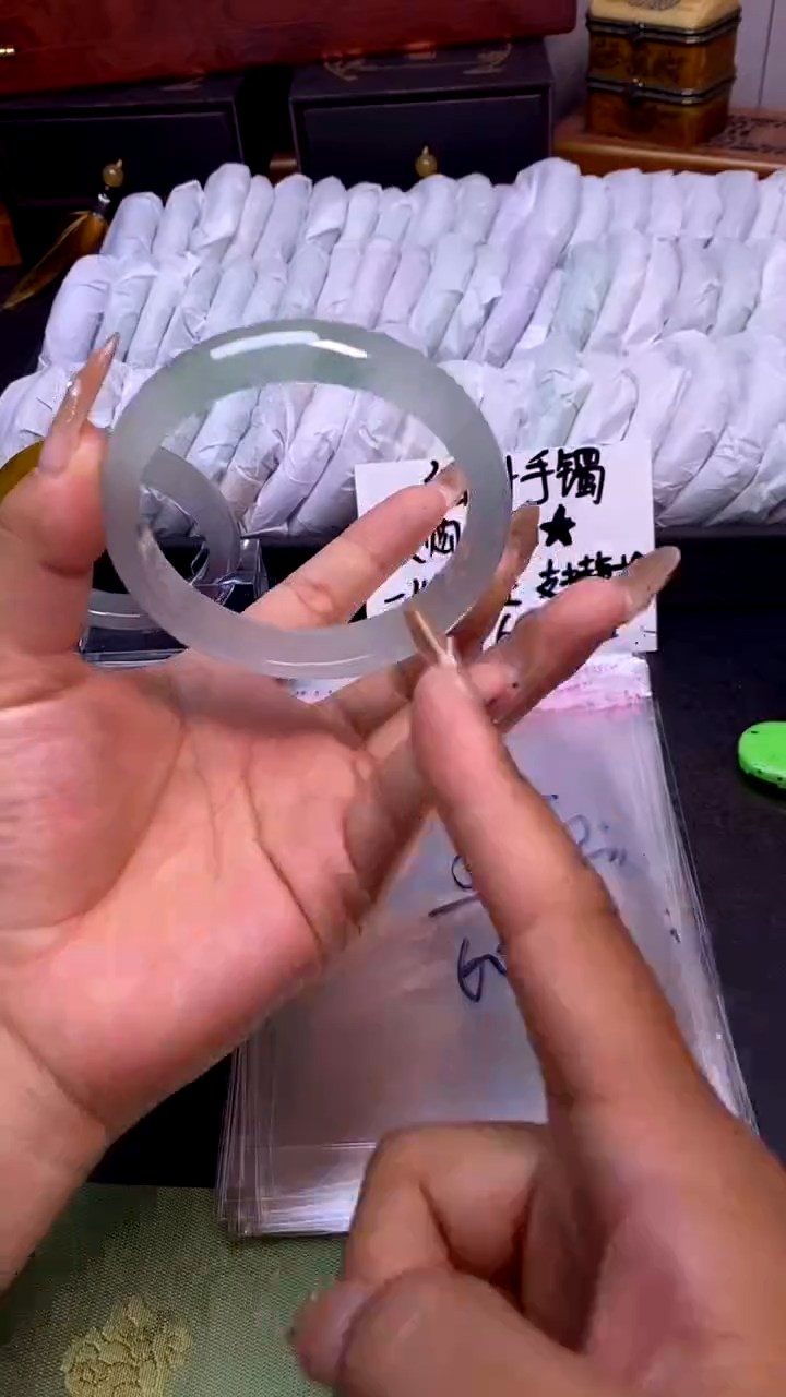 时尚女款缅料手镯311