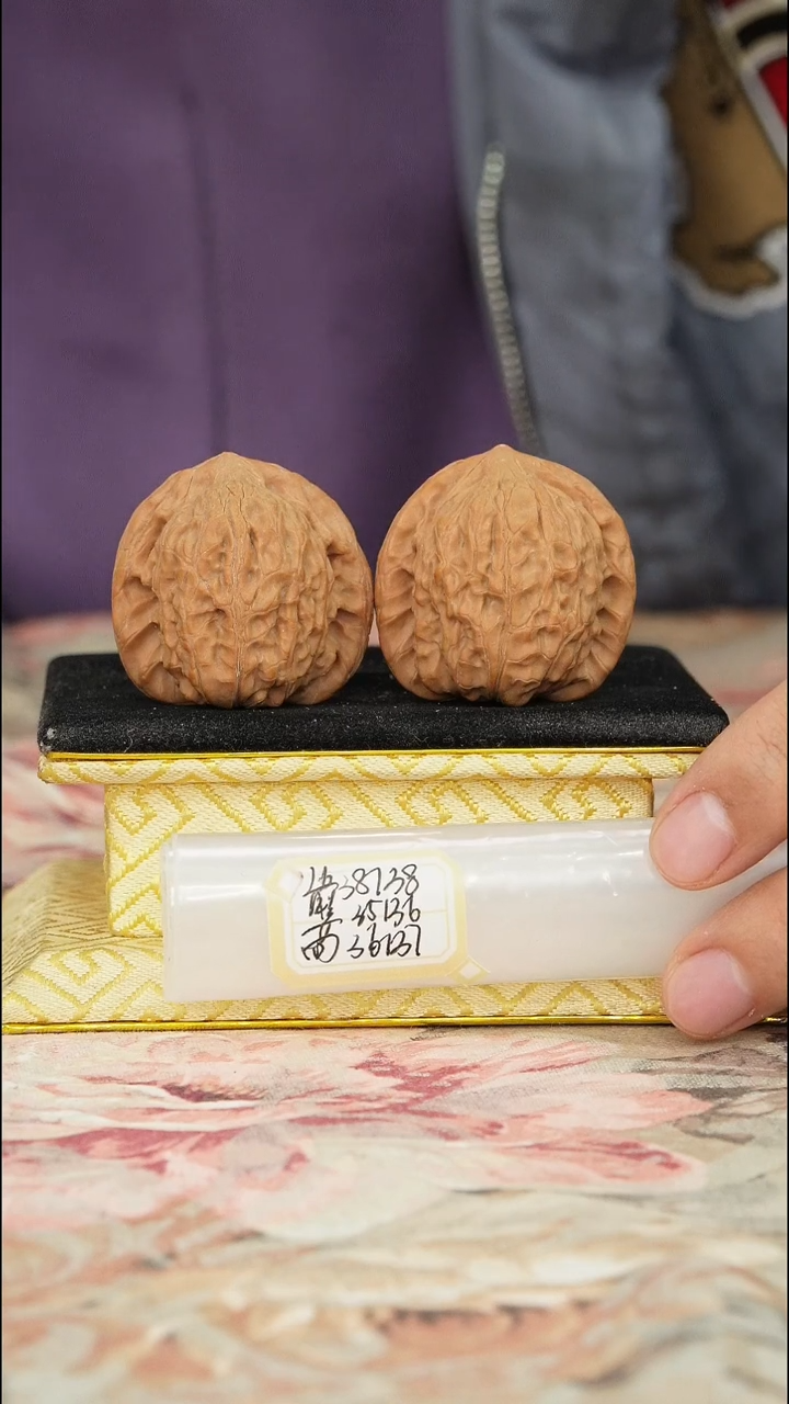 【闪购商品】文玩核桃把件非嫁接将军帽