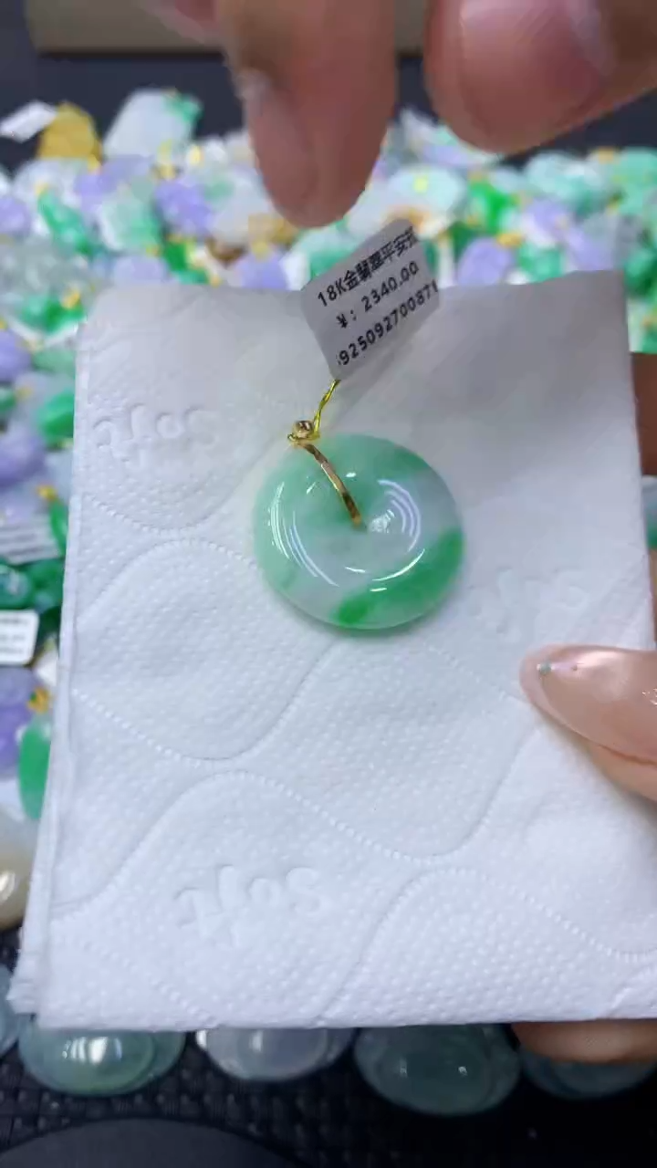 颈饰18K金镶嵌翡翠天然缅甸翡翠A货