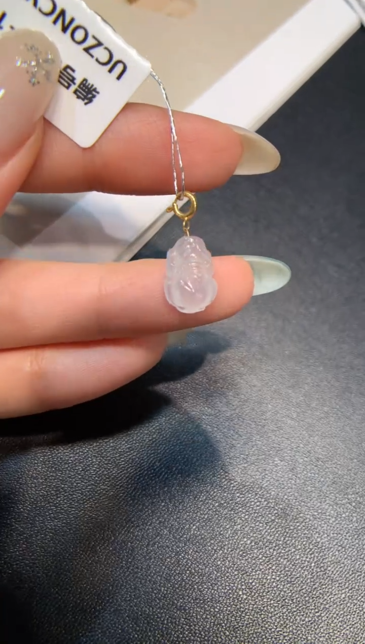 颈饰18K金镶嵌翡翠貔貅