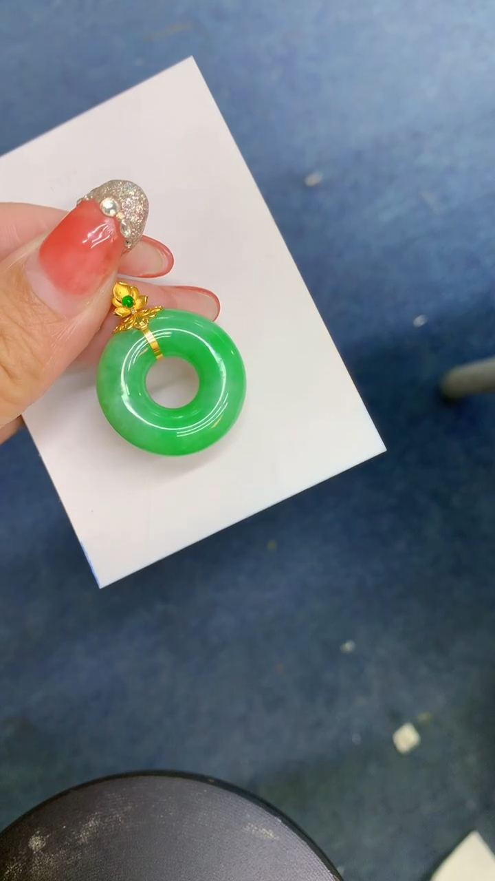 颈饰18K金镶嵌翡翠1