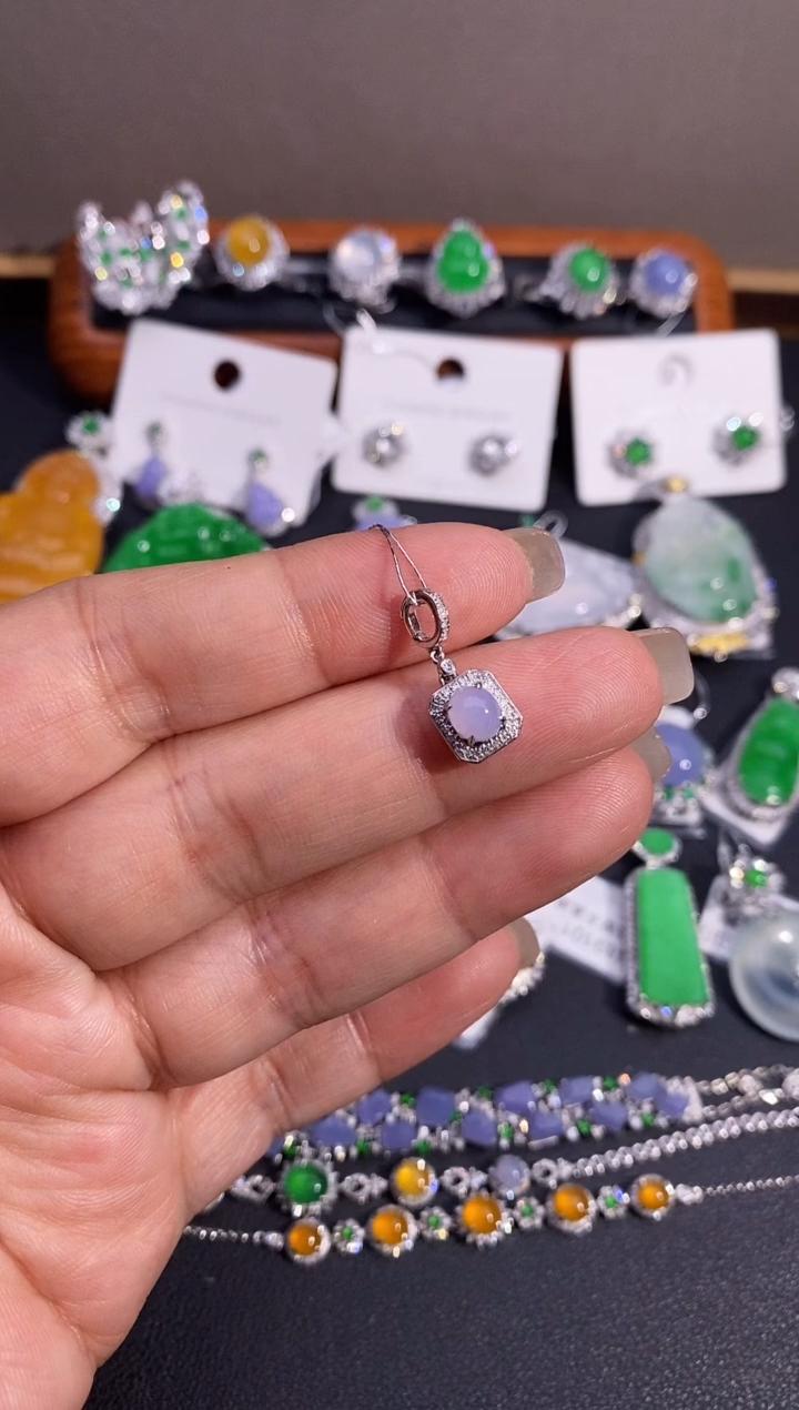 【闪购商品】翡翠颈饰18K金镶嵌吊坠