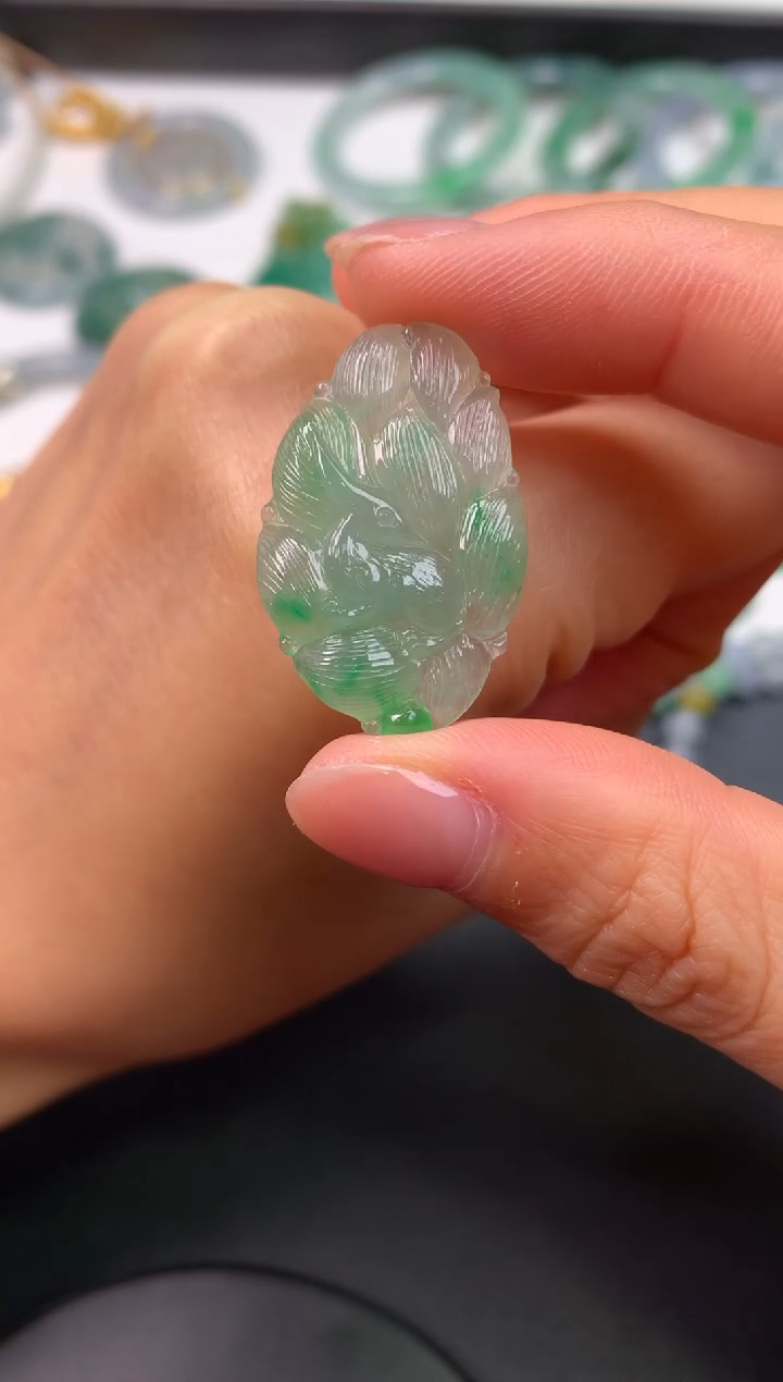 未镶嵌定制翡翠1037690354（30*19*4.3）