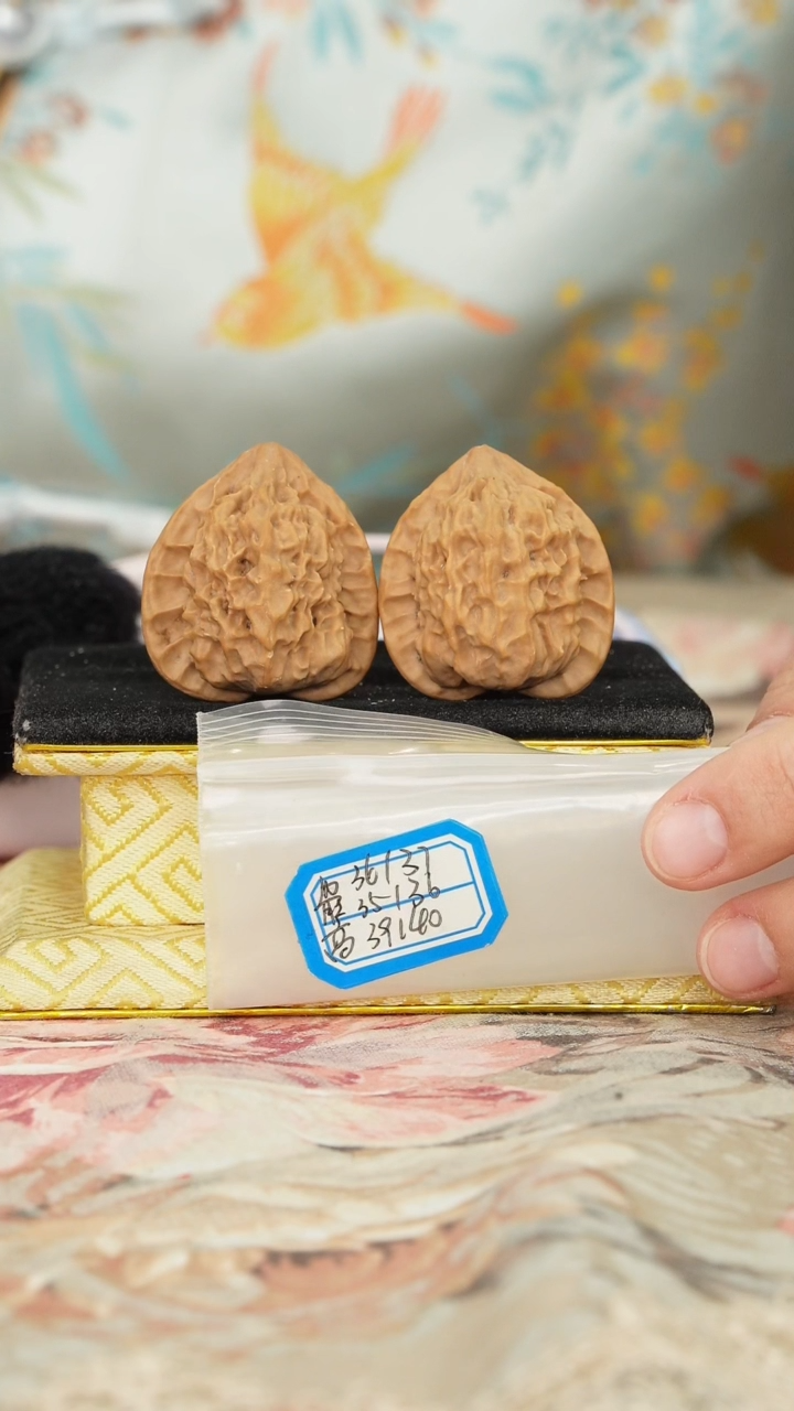 【闪购商品】文玩核桃把件非嫁接官帽微修