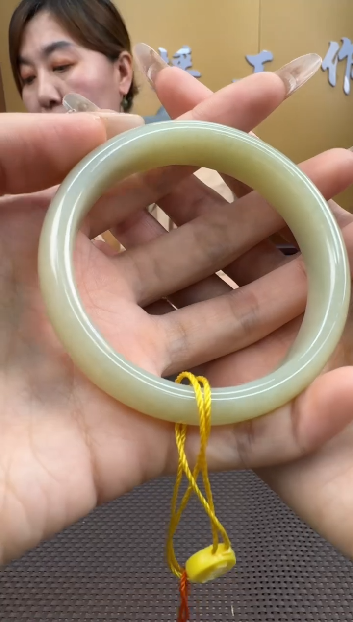 【闪购商品】和田玉手镯未镶嵌59+