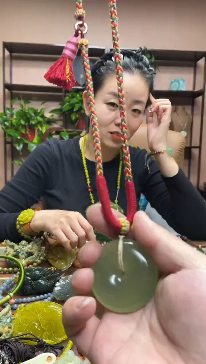 未镶嵌岫玉吊坠`