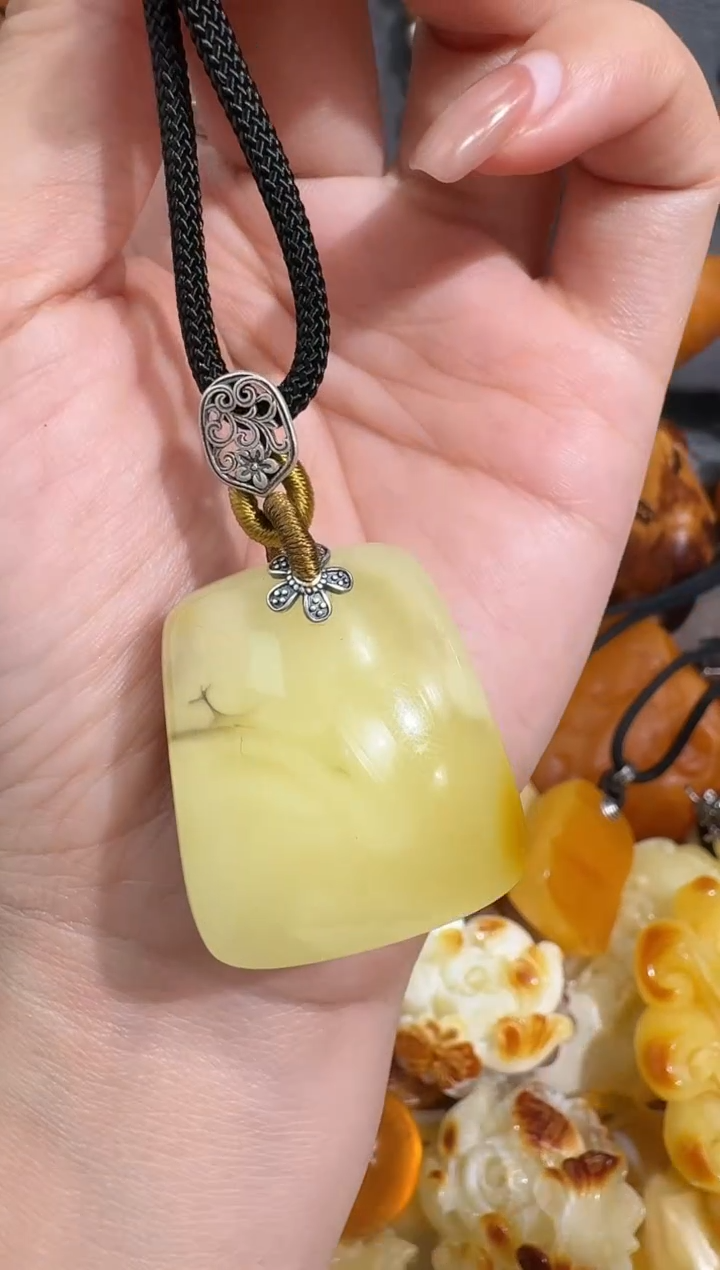 裸石琥珀未镶嵌拉****尤琥珀