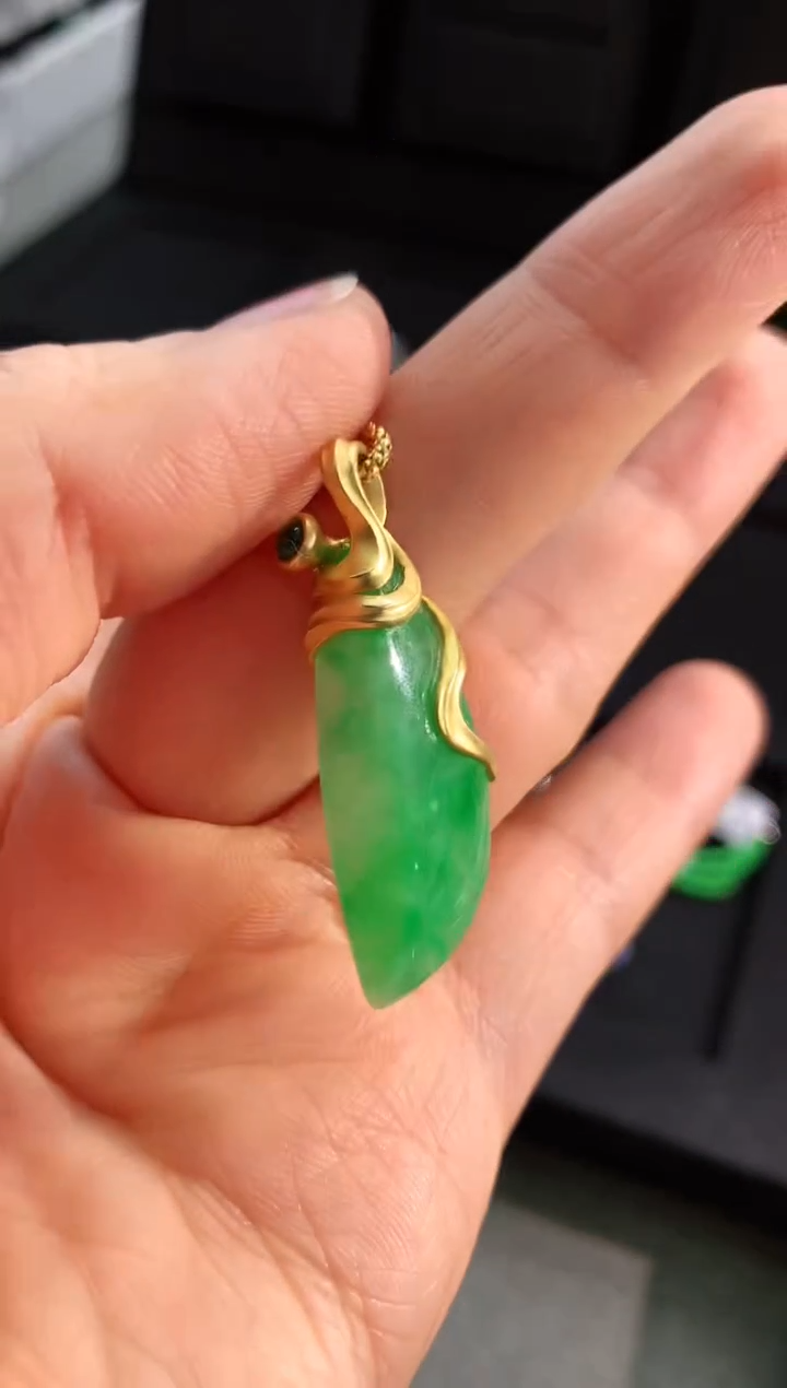 【闪购商品】翡翠吊坠(不含链)18K金镶嵌吊坠