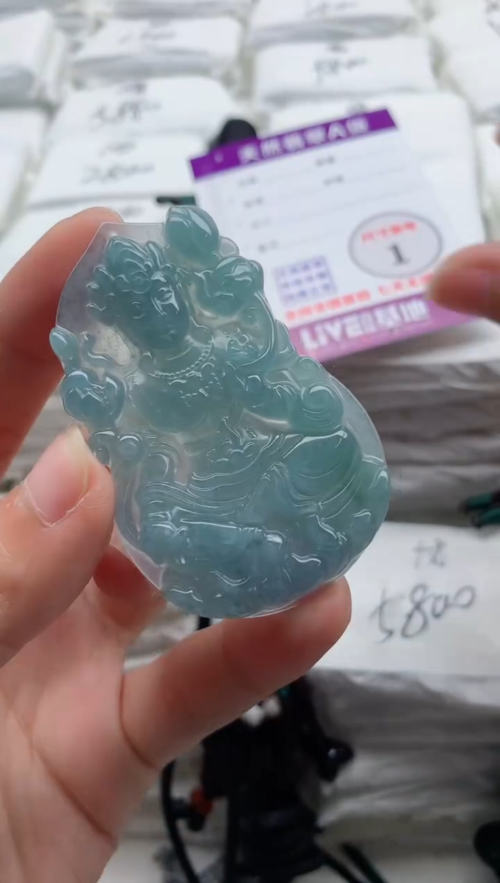 翡翠未镶嵌颈饰··········