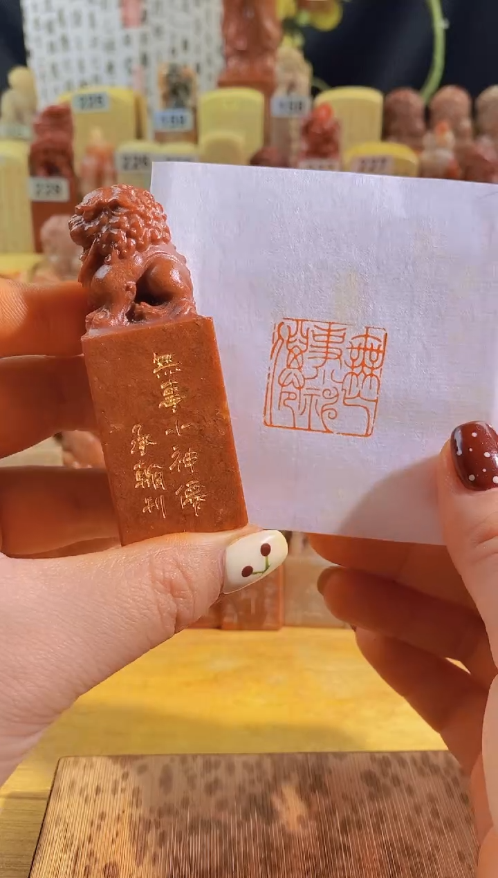 寿山石印石咬环狮子红zm21 无事小神仙2.5有库存