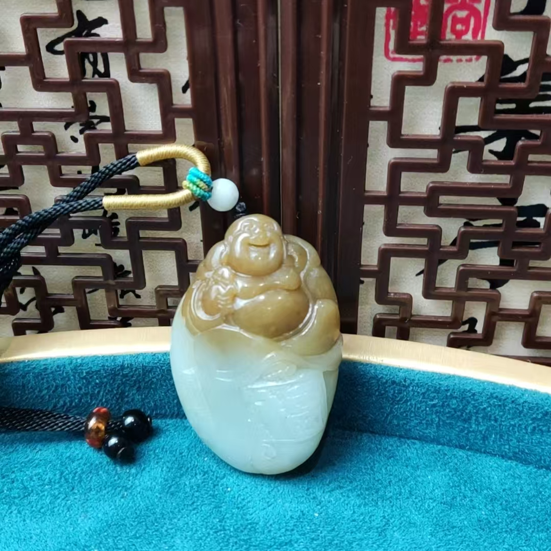 和田玉且末糖白佛公吊坠