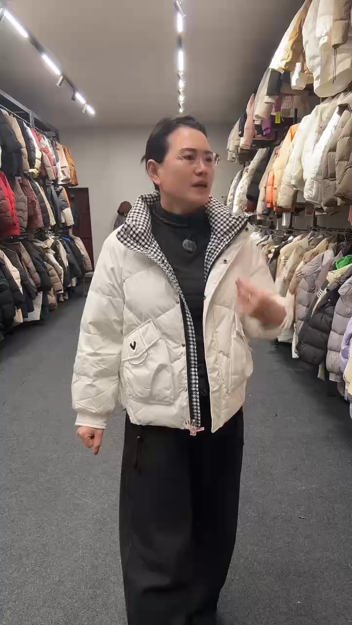 艾雨衣尚羽绒外套