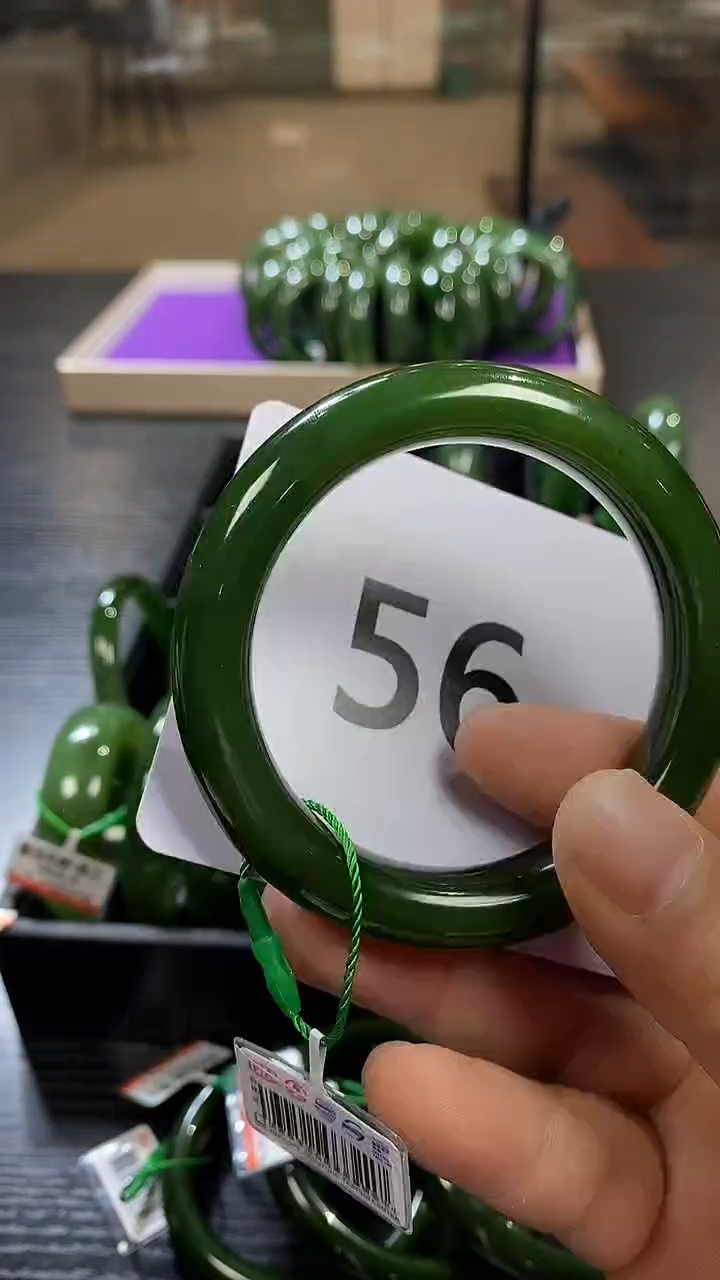 【闪购商品】和田玉碧玉手镯56+未镶嵌一个