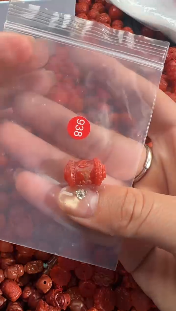 南红玛瑙未镶嵌颈饰1