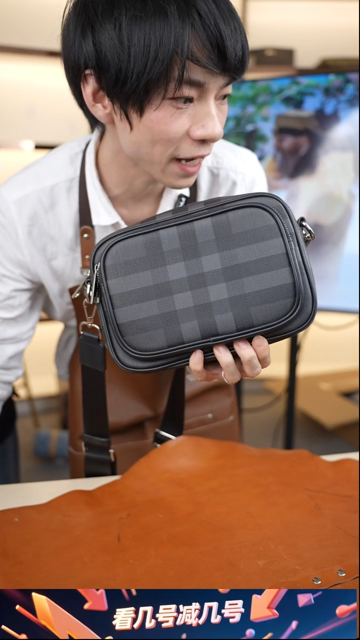 水牛剖层皮革斜挎包