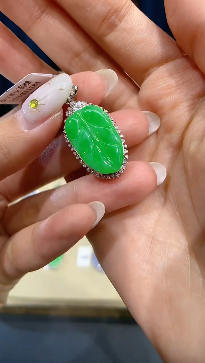 【闪购商品】翡翠颈饰18K金镶嵌叶子