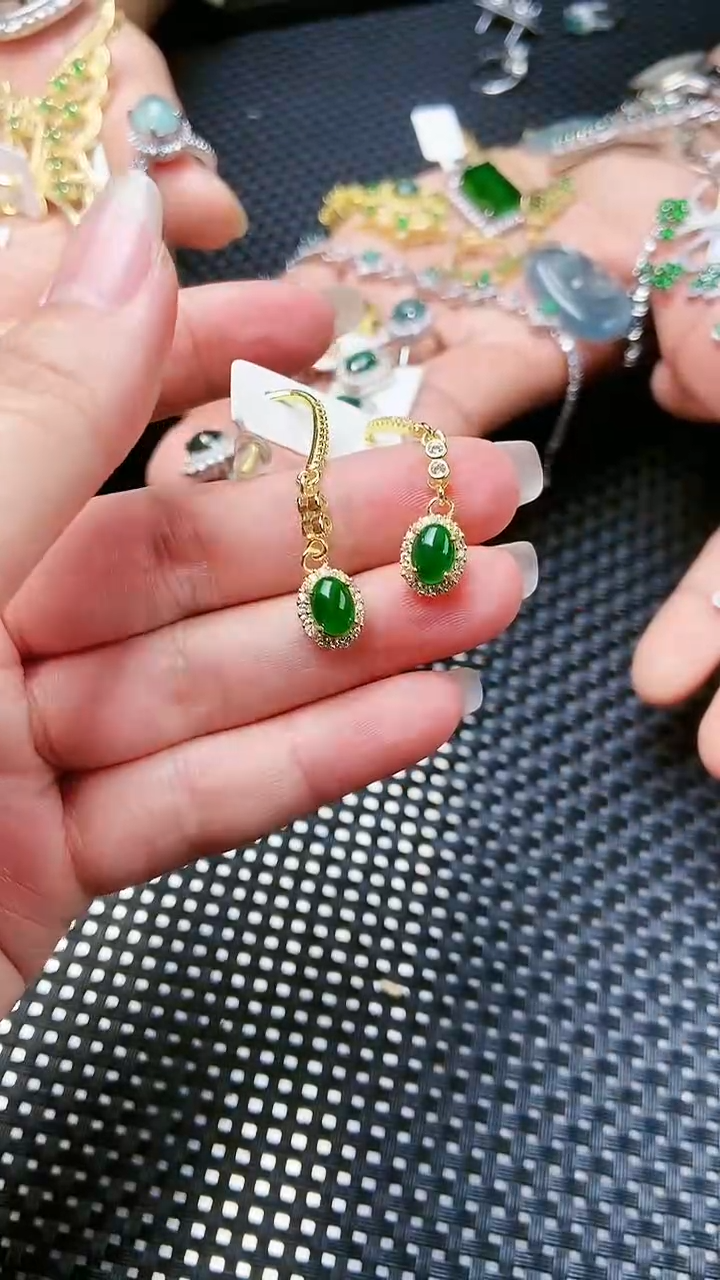 【闪购商品】翡翠耳饰未镶嵌1111111111