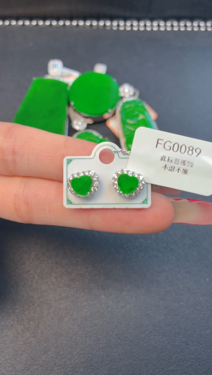 颈饰银S925镶嵌翡翠耳钉