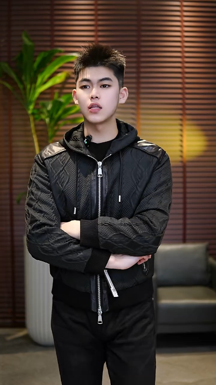 ︶****枫50码（125-140斤）男士真皮拼接鹅绒服3607（黑色）