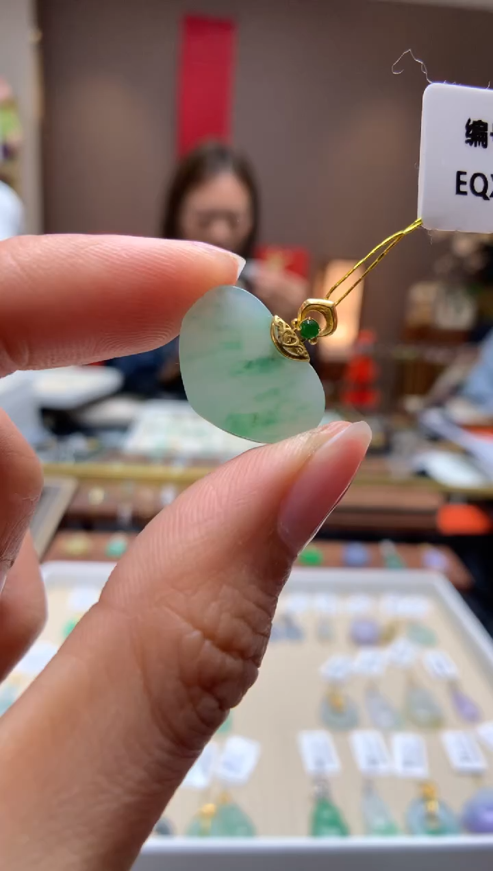 【闪购商品】翡翠颈饰18K金镶嵌爱心