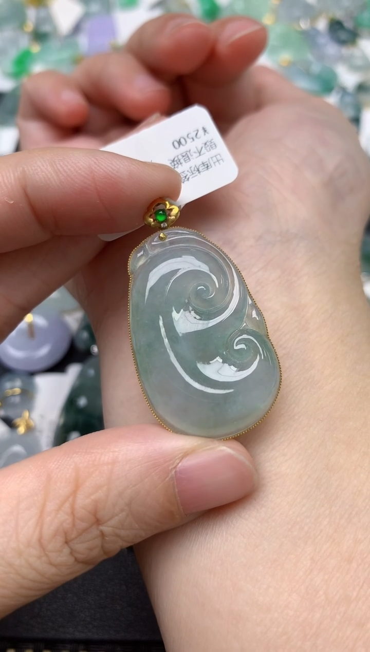 颈饰18K金镶嵌翡翠天然缅甸A货翡翠