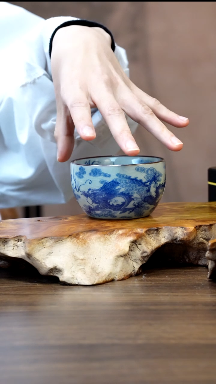 景德镇陶瓷九龙卧足杯