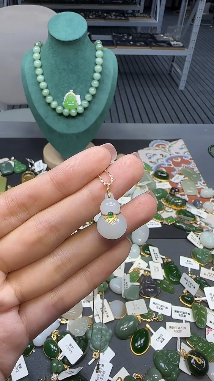 18K金镶嵌和田玉挂件 不含链