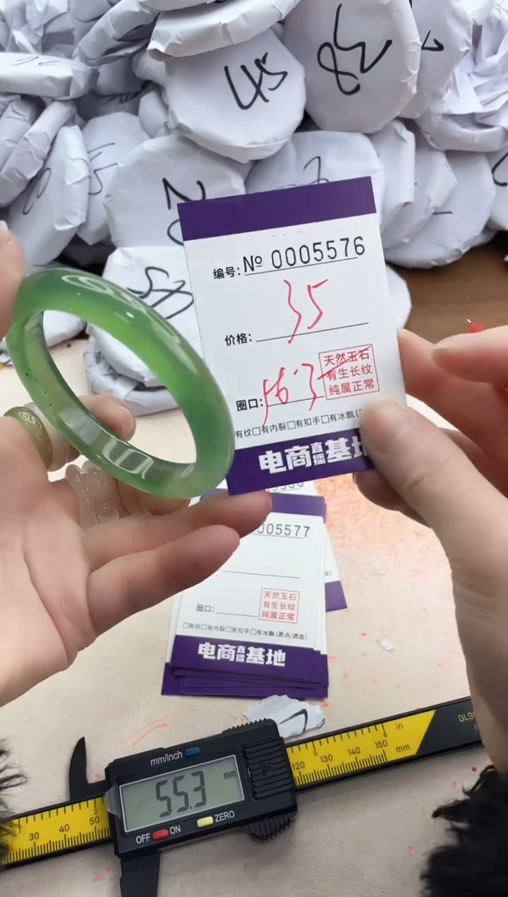 【闪购商品】玛瑙/玉髓手镯合金5576
