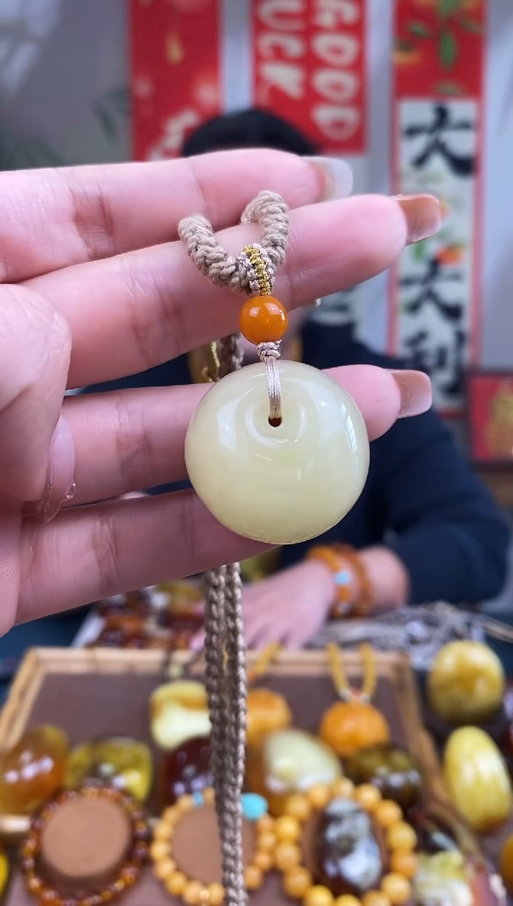 【闪购商品】琥珀裸石未镶嵌基地发货 一物一证 顺丰包邮