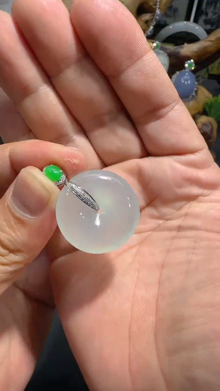 【闪购商品】翡翠吊坠(不含链)18K金镶嵌吊坠