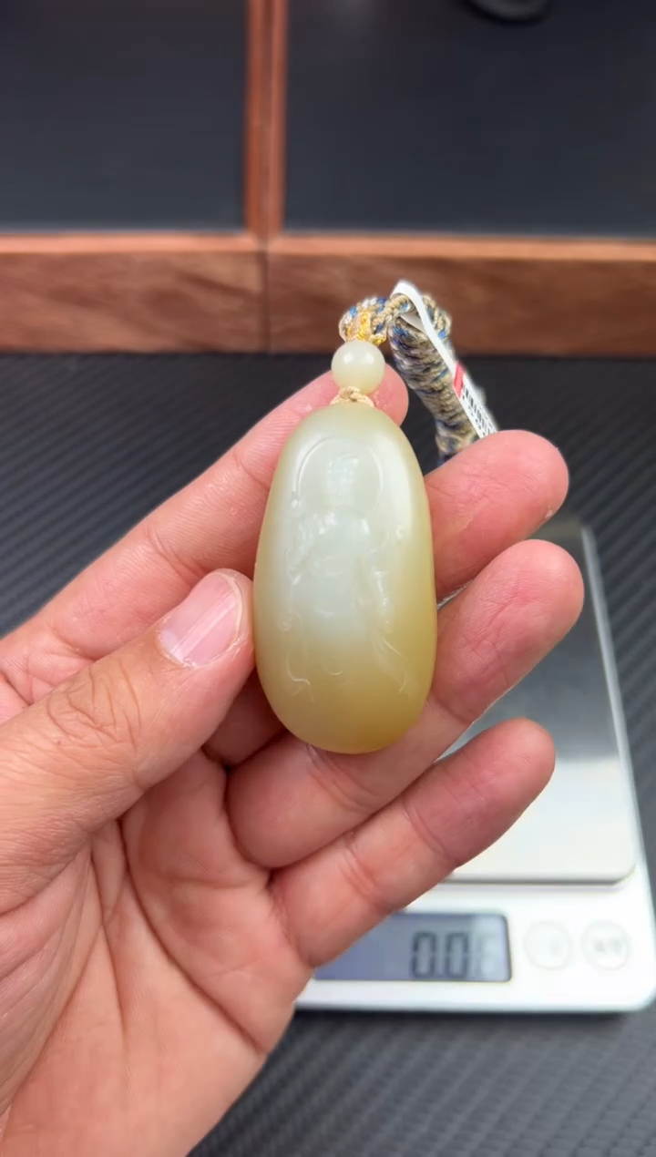 【闪购商品】和田玉吊坠(赠链)未镶嵌且末微色差迪克兰