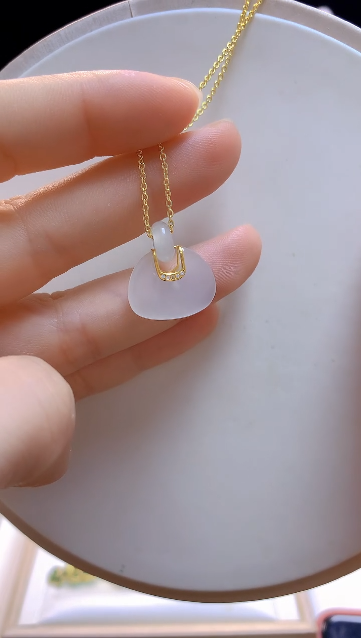 和田玉18K金镶嵌吊坠(赠链)白玉包包