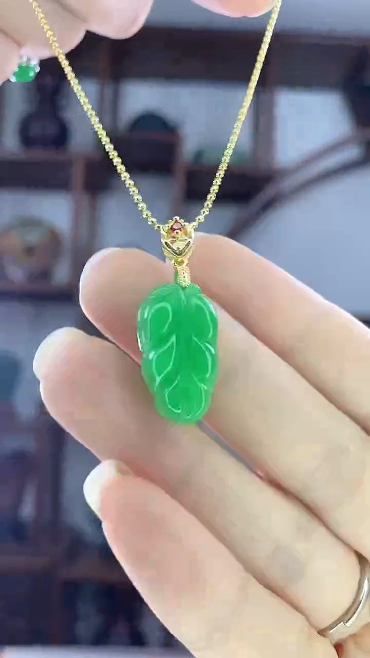 翡翠未镶嵌吊坠(赠链)X10小叶子
