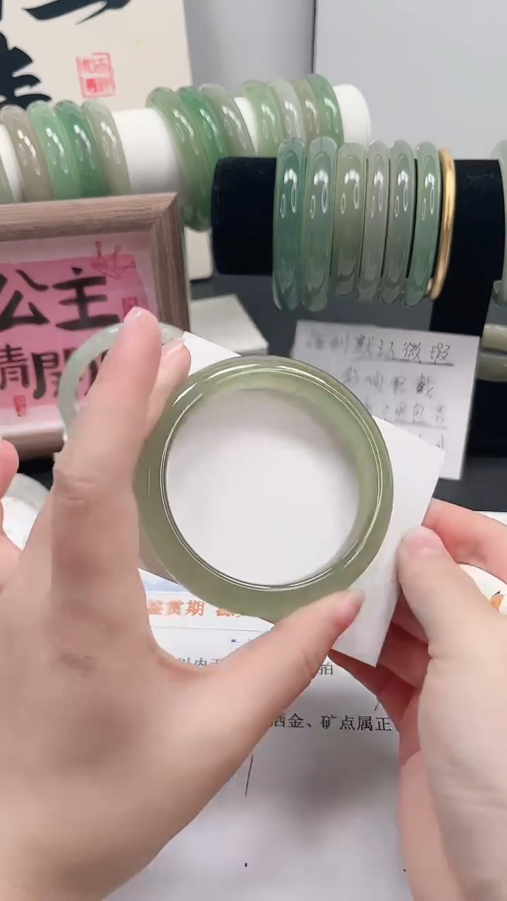 未镶嵌手镯石英质玉100-57.7