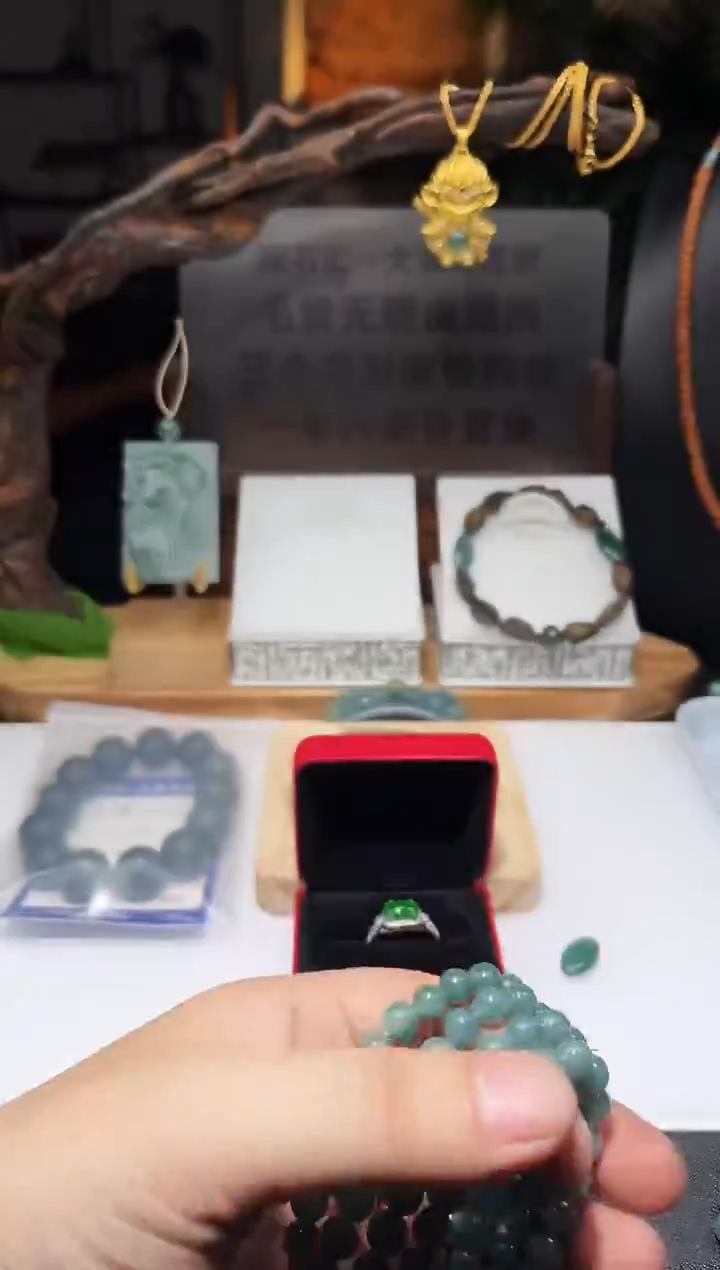 未镶嵌定制翡翠萨*斯手串