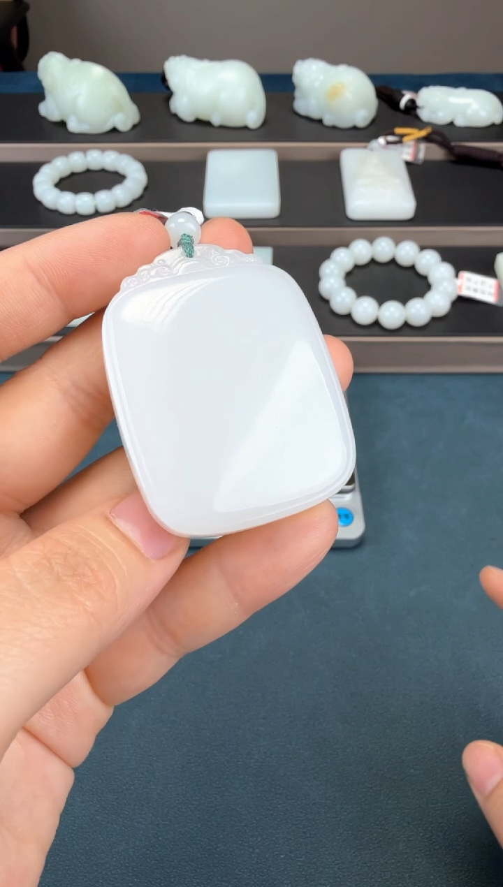 和田玉（糖玉）未镶嵌颈饰1