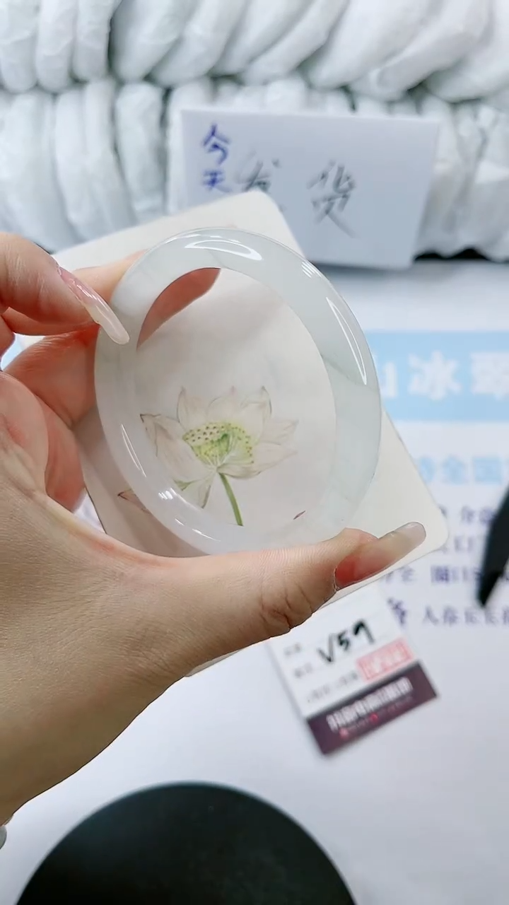 【闪购商品】石英质玉手镯合金多样性发货V59