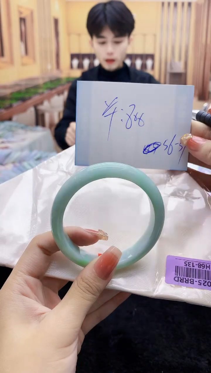 【闪购商品】翡翠手镯未镶嵌   H68-135
