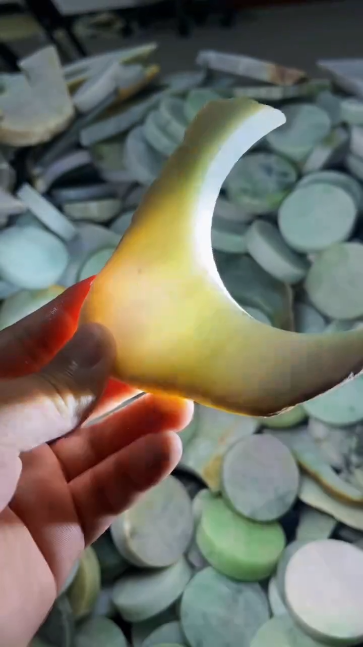 【闪购商品】翡翠挂件未镶嵌A货康壹136